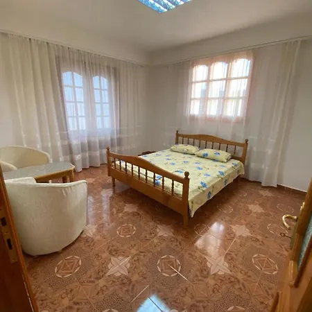 Vila Alolli *